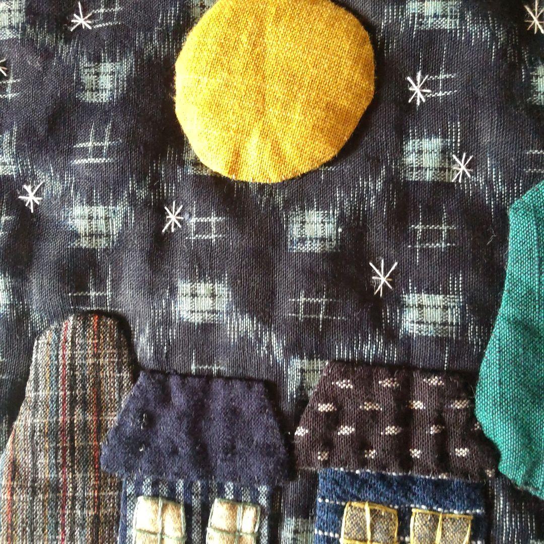 和の古布 夜の星空とハウスの町並みのタペストリー73×51㎝