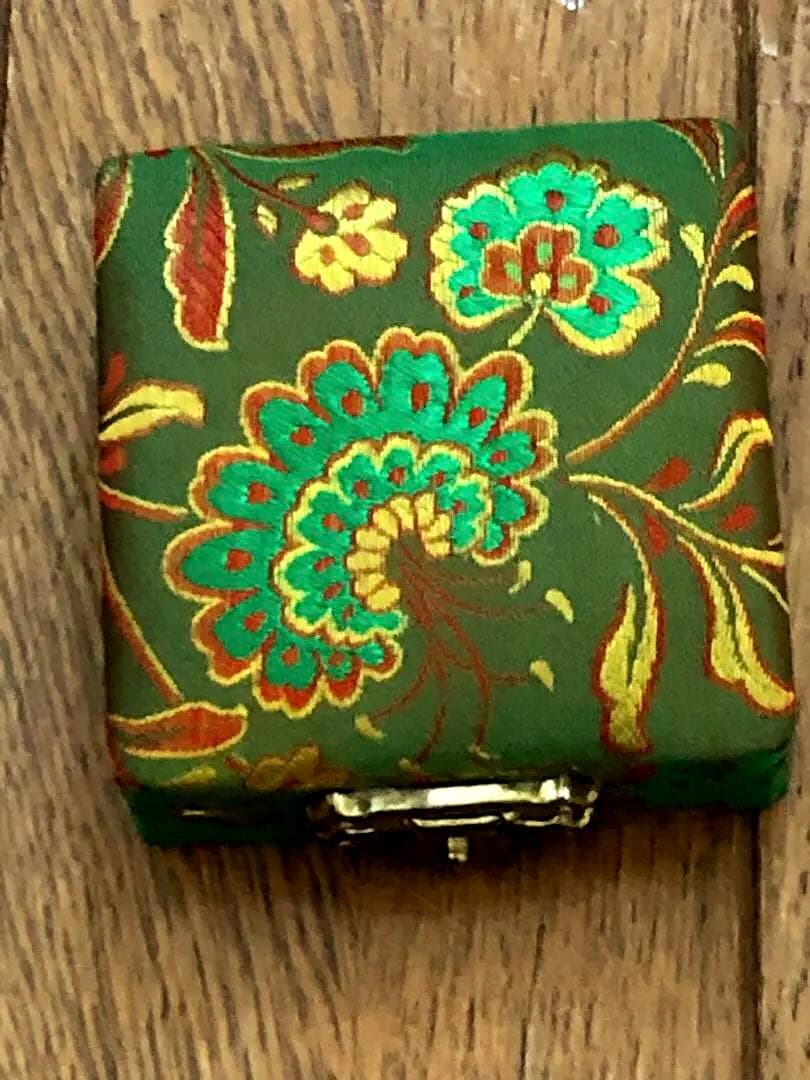 金色メダル 女性・男性デザイン