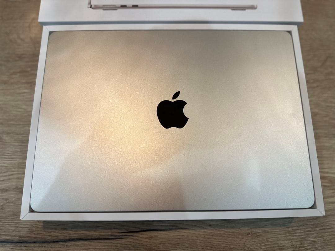 Apple M2チップ搭載13インチMacBook Air 256GB