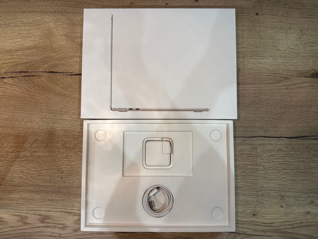 Apple M2チップ搭載13インチMacBook Air 256GB