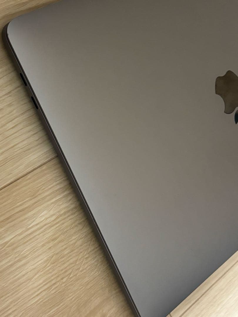 Macbook pro 13-inch, 2018本体 8GB/250GB