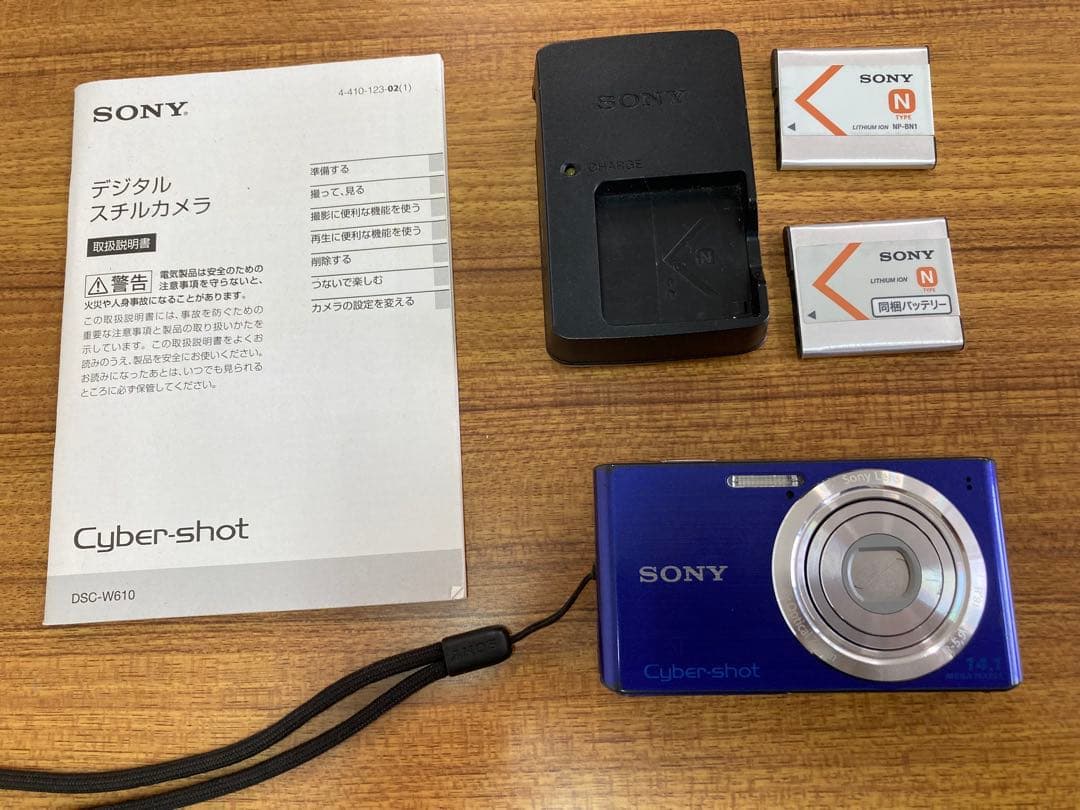 SONY デジカメ取扱説明書、充電器、バッテリー2個、SDカード、カメラケース付
