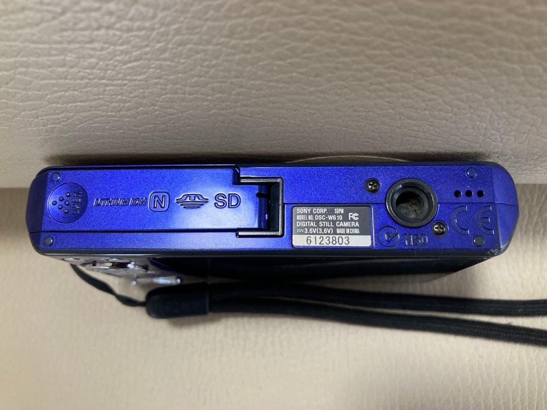 SONY デジカメ取扱説明書、充電器、バッテリー2個、SDカード、カメラケース付