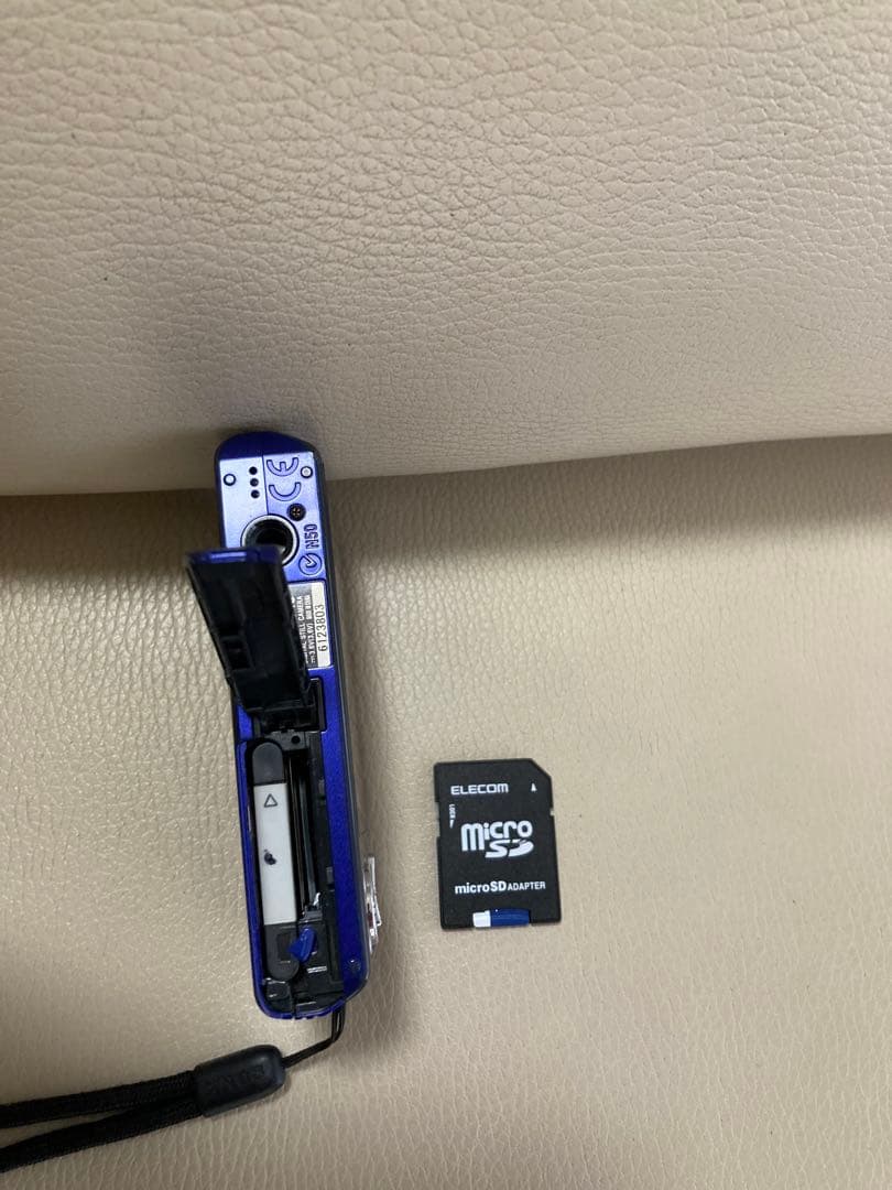 SONY デジカメ取扱説明書、充電器、バッテリー2個、SDカード、カメラケース付