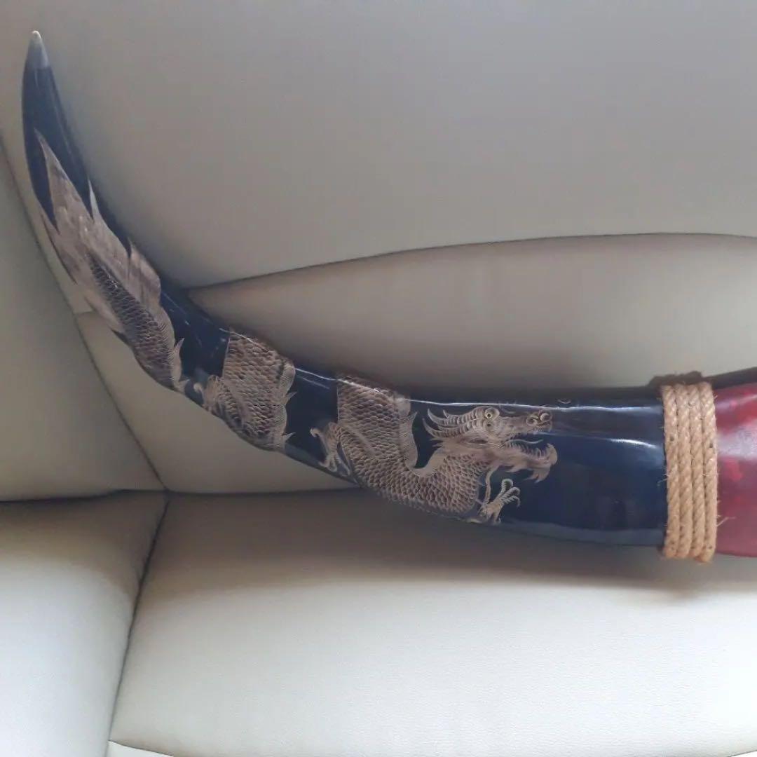 水牛の角の浮き彫り彫刻