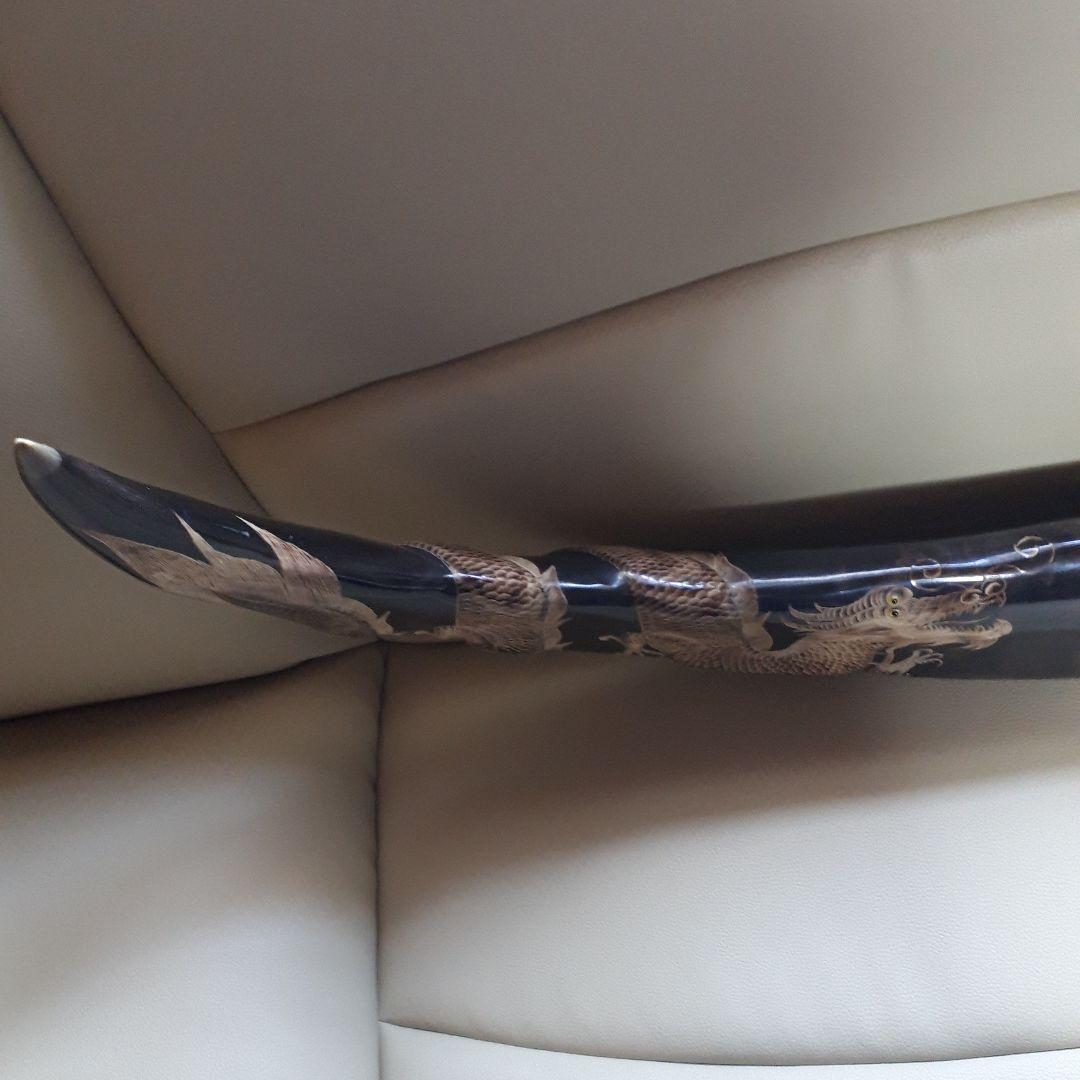 水牛の角の浮き彫り彫刻