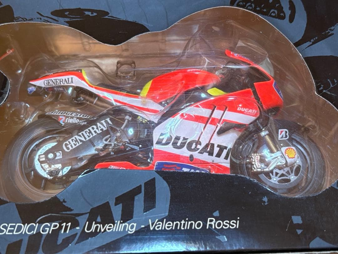 ミニチャンプ　Ducati Desmosedici GP11 ロッシ　1/12