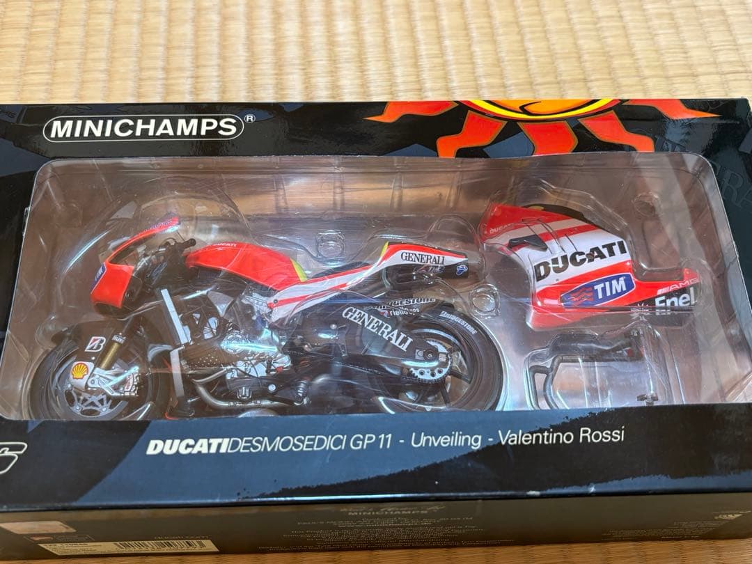 ミニチャンプ　Ducati Desmosedici GP11 ロッシ　1/12