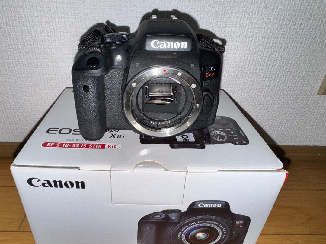 Canon EOS kiss x8i ダブルレンズ 　デジタル一眼　カメラ