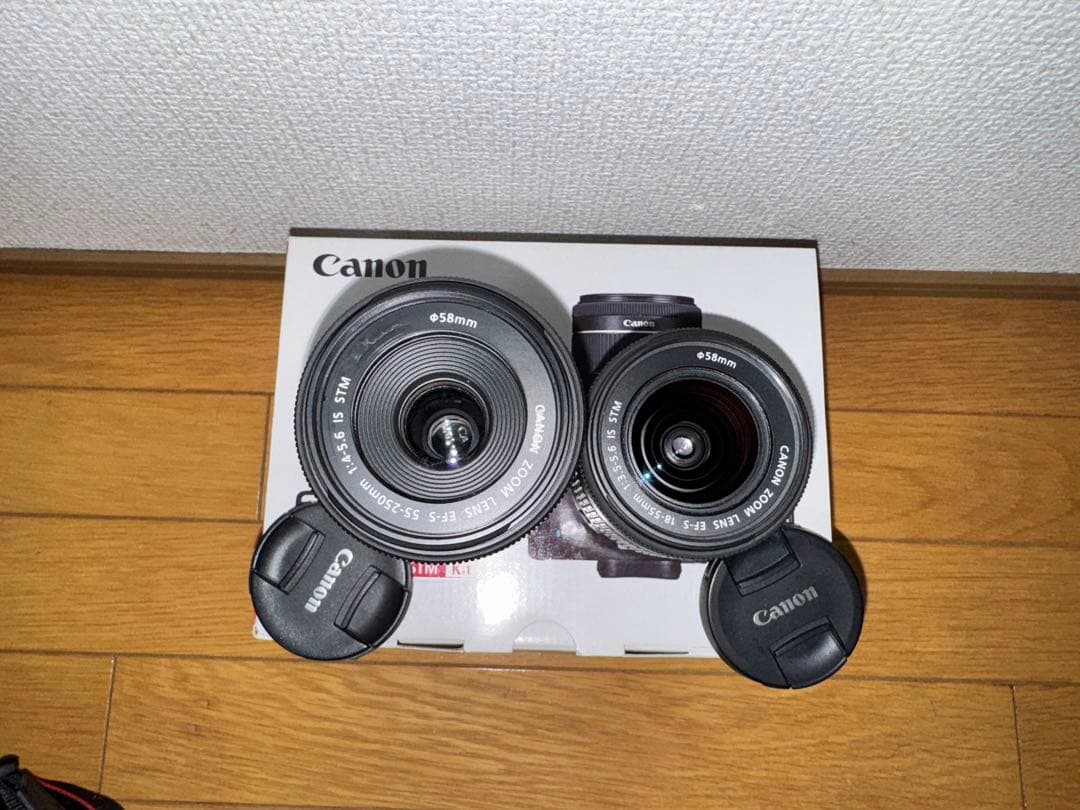 Canon EOS kiss x8i ダブルレンズ 　デジタル一眼　カメラ