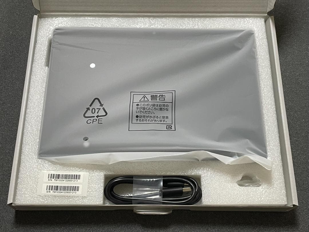 【バッテリー96％】LUCA タブレット TM103M4V1-B 10.1インチ