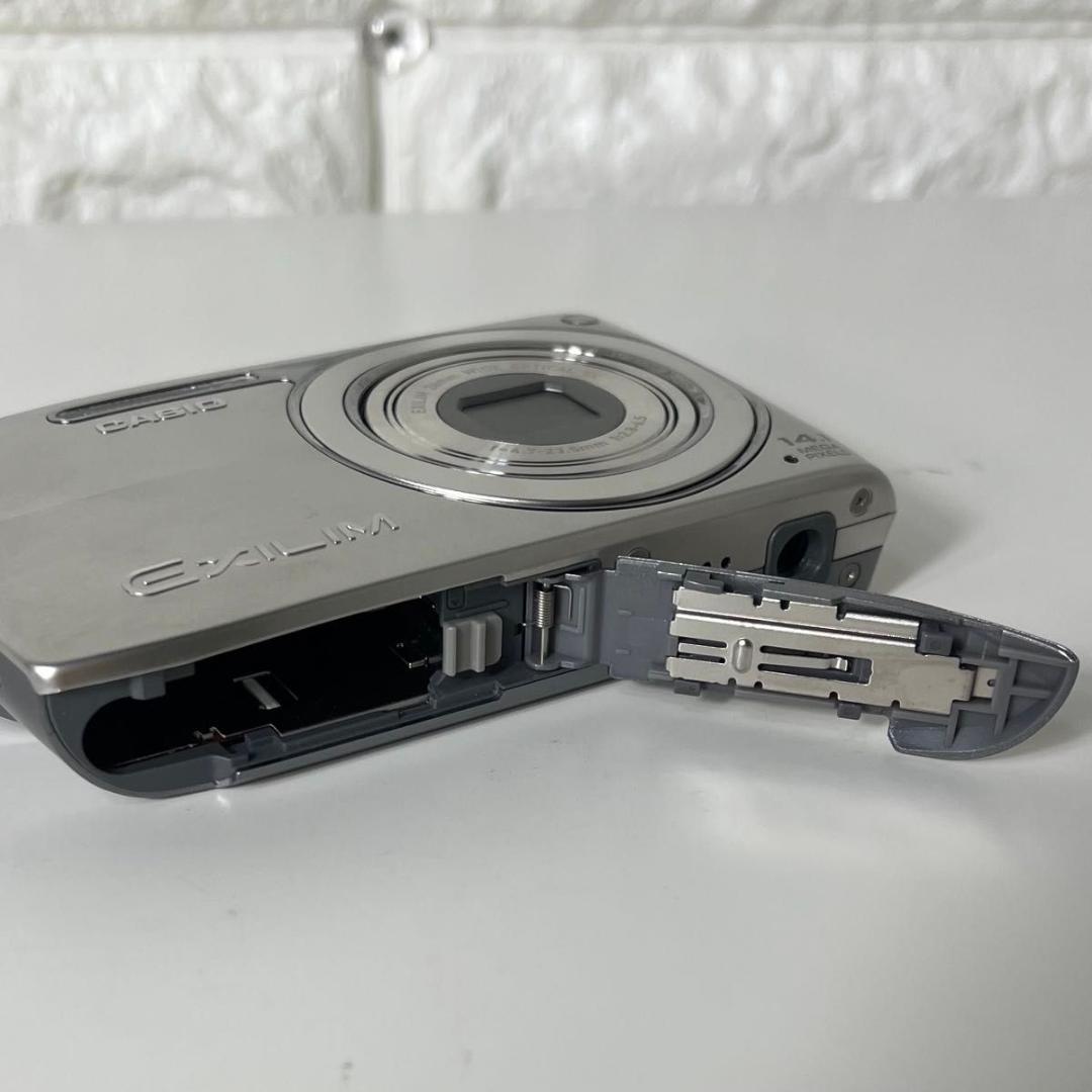 CASIO カシオ EXILIM EX-Z2000 シルバー デジタルカメラ人気