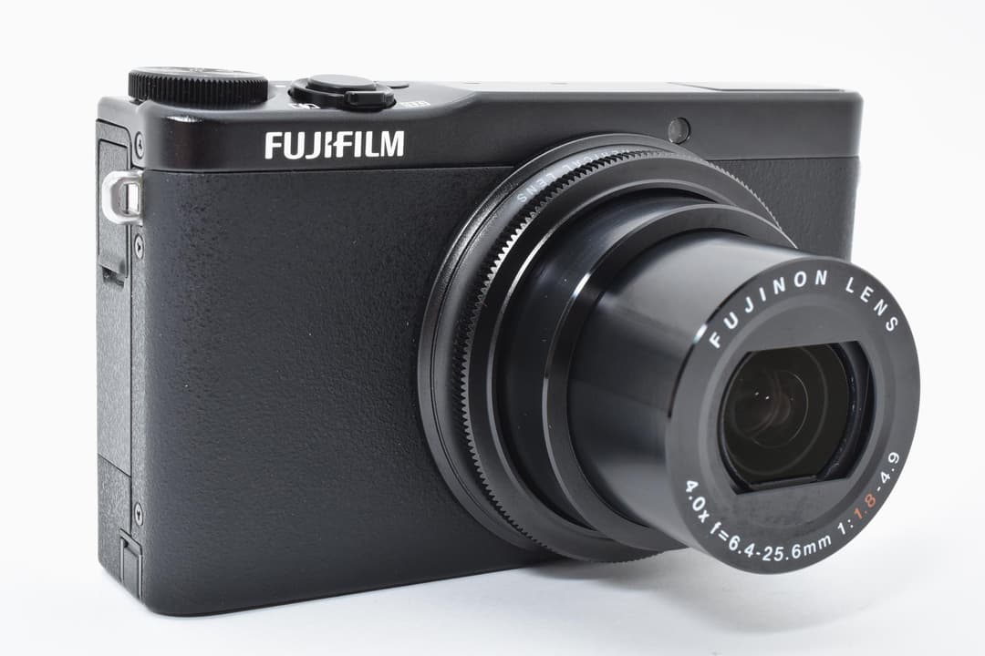 ■ ほぼ新品 ■ FUJIFILM XQ1ブラック 0459