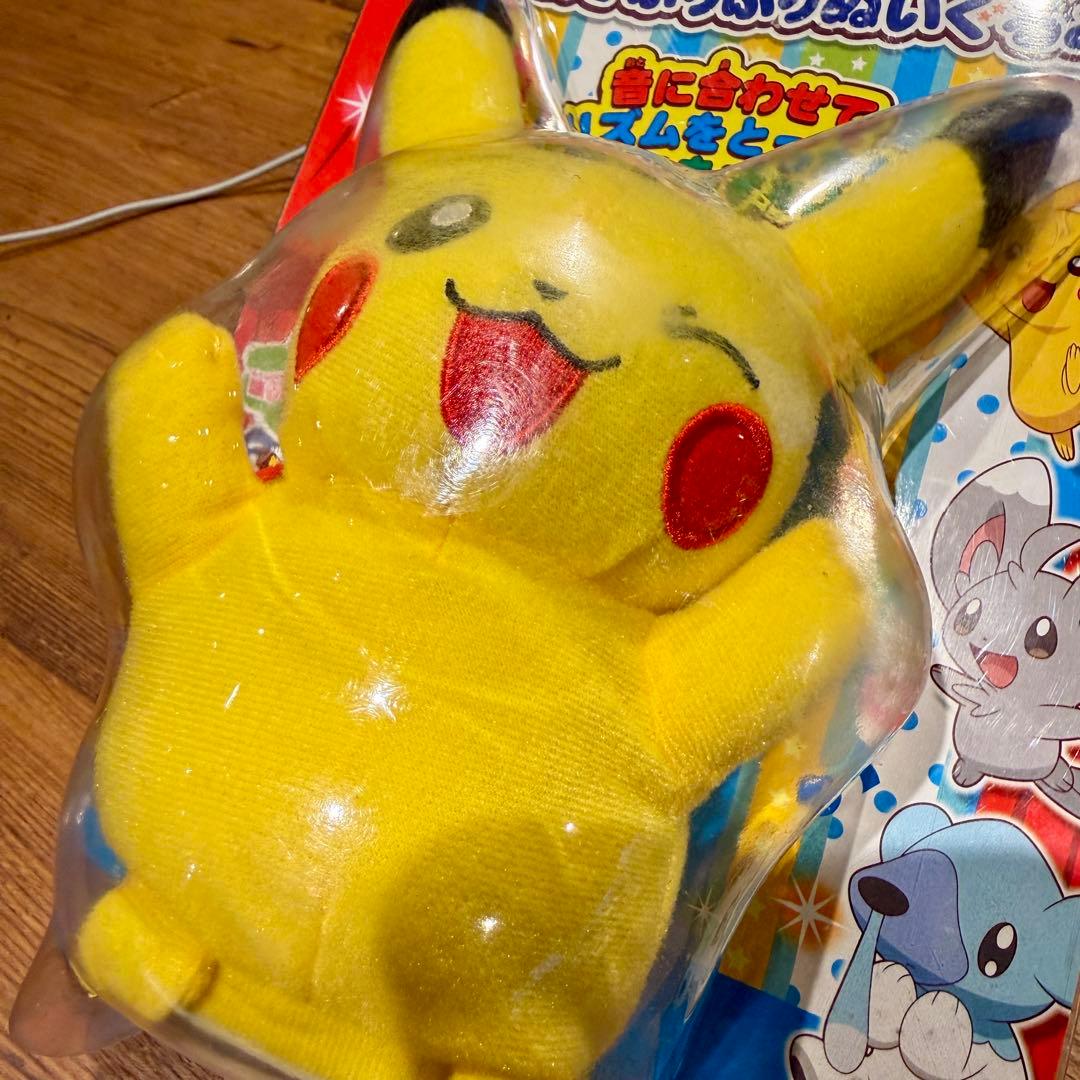 【未開封】リズムでふりふりぬいぐるみ タカラトミー ピカチュウ