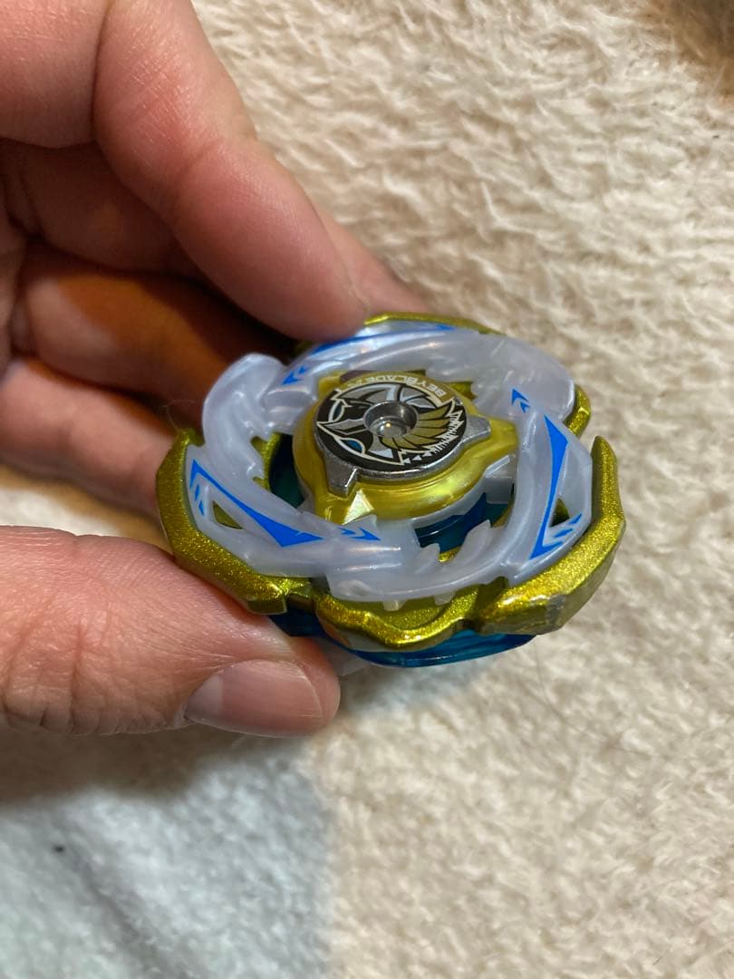 ベイブレードx ワルキューレボルトS4-70V メタルコートゴールド　レアベイ