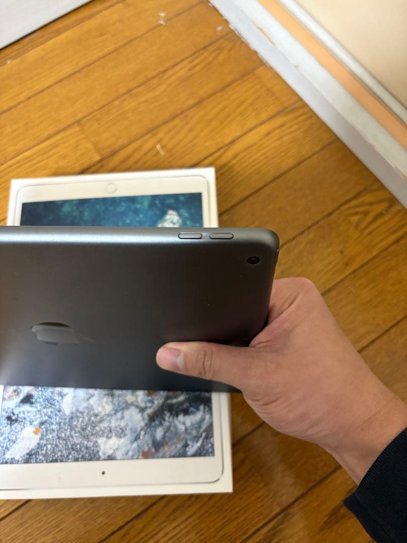 Apple Ipad 第8世代32gb simフリーバテッリー容量86%