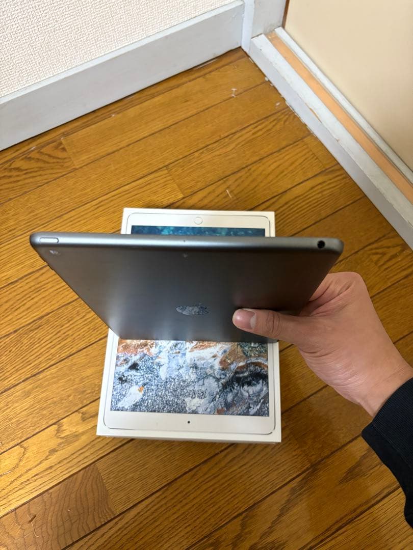 Apple Ipad 第8世代32gb simフリーバテッリー容量86%