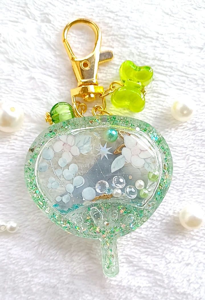 ☆お散歩猫ちゃんシェイカーキーホルダー☆