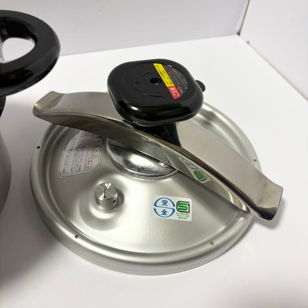 未使用品 RIKEN 家庭用圧力鍋 6.0L 圧力鍋 お料理ブック付き 理研