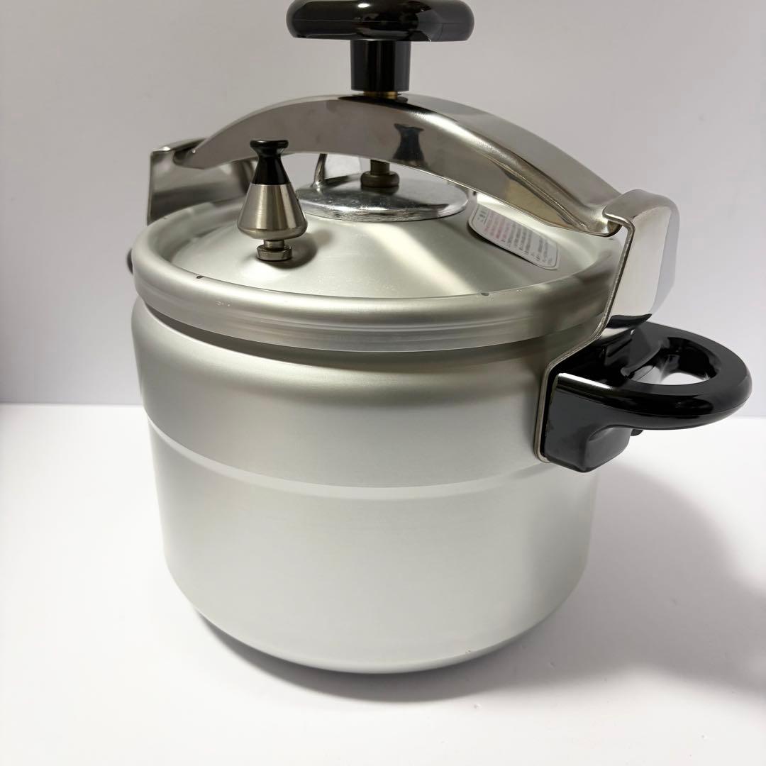 未使用品 RIKEN 家庭用圧力鍋 6.0L 圧力鍋 お料理ブック付き 理研