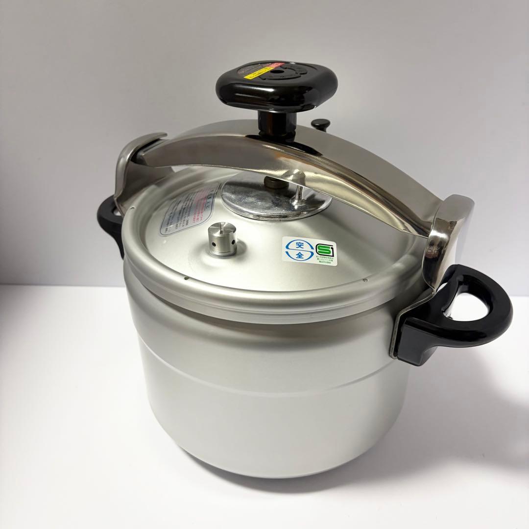 未使用品 RIKEN 家庭用圧力鍋 6.0L 圧力鍋 お料理ブック付き 理研