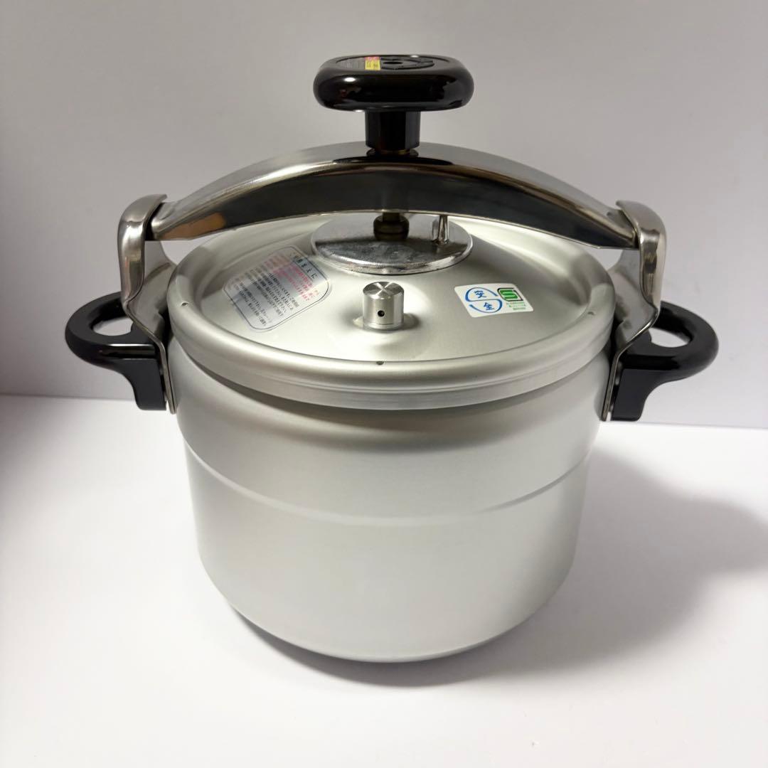 未使用品 RIKEN 家庭用圧力鍋 6.0L 圧力鍋 お料理ブック付き 理研