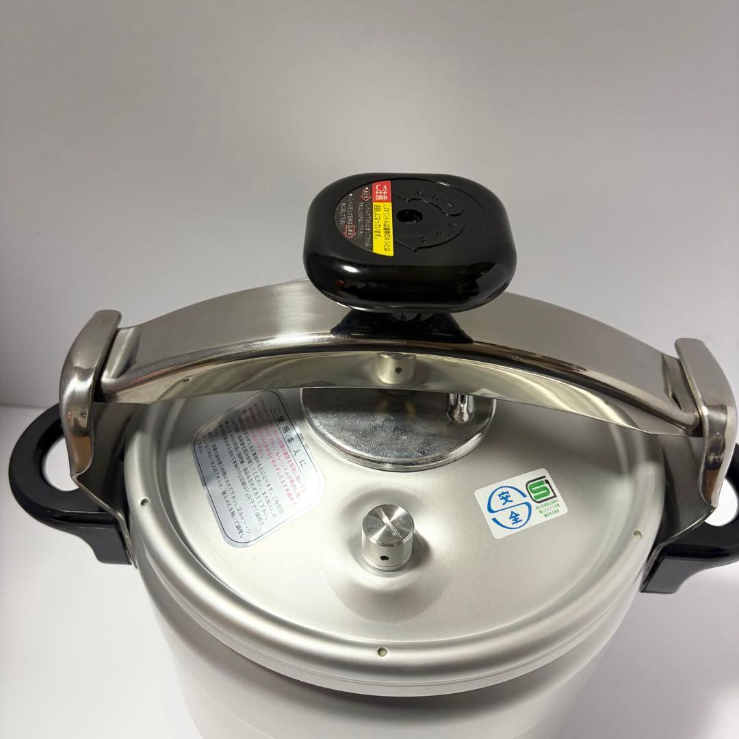 未使用品 RIKEN 家庭用圧力鍋 6.0L 圧力鍋 お料理ブック付き 理研