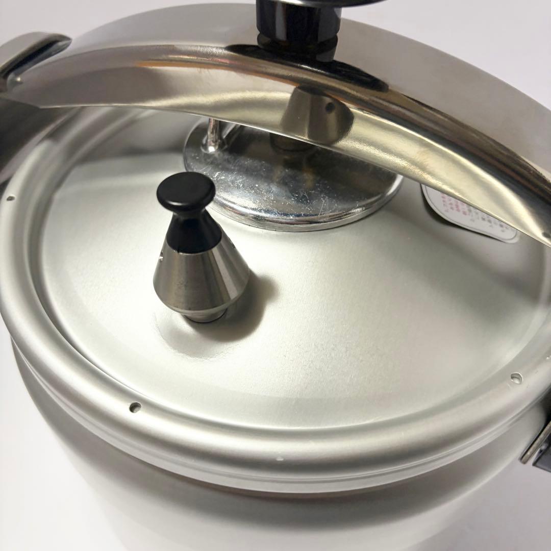 未使用品 RIKEN 家庭用圧力鍋 6.0L 圧力鍋 お料理ブック付き 理研
