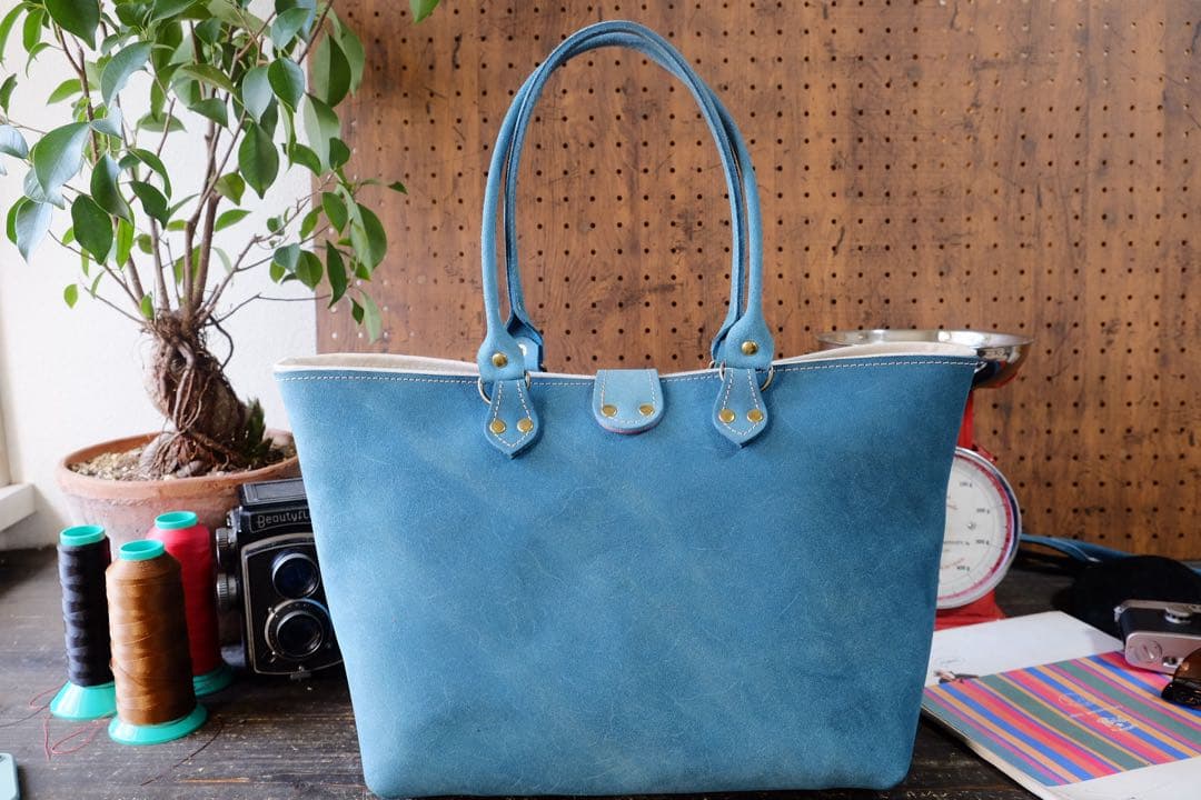 ◆受注生産◆ターコイズブルー牛革床トートバッグ　作家手作り　帆布ハンドメイド