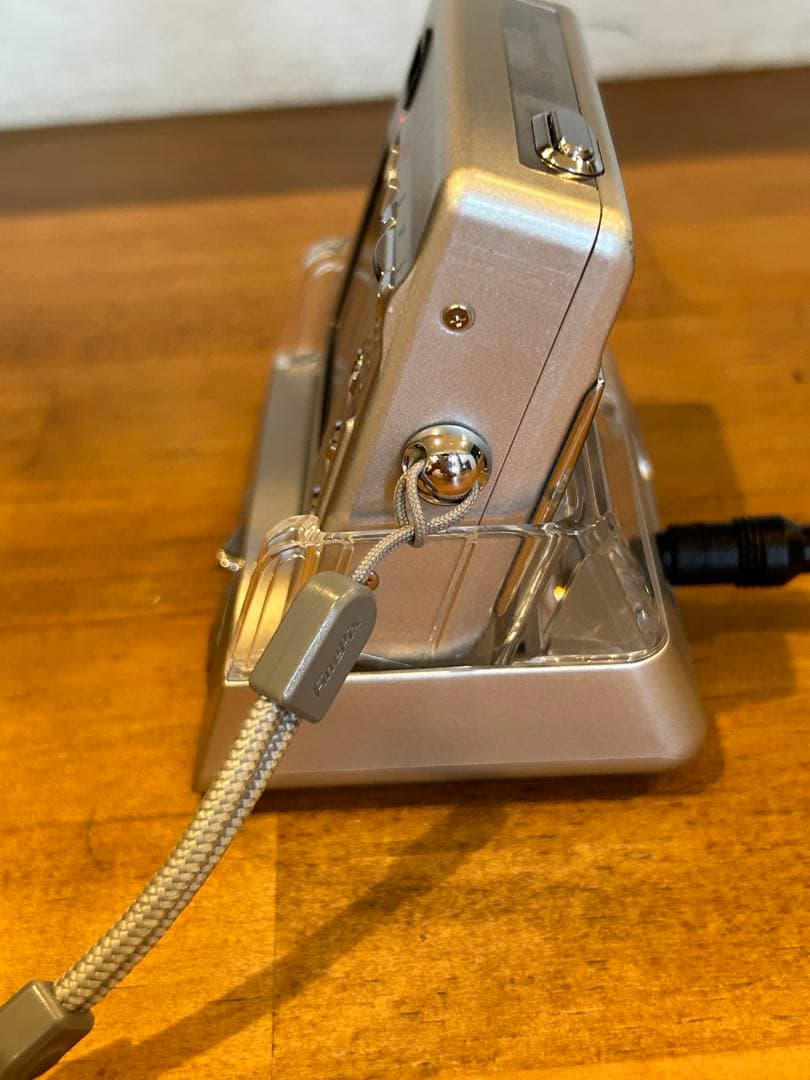 FUJIFILM FINEPIX F440 デジカメ 動作品　充電スタンド付き