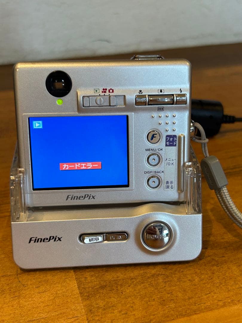 FUJIFILM FINEPIX F440 デジカメ 動作品　充電スタンド付き