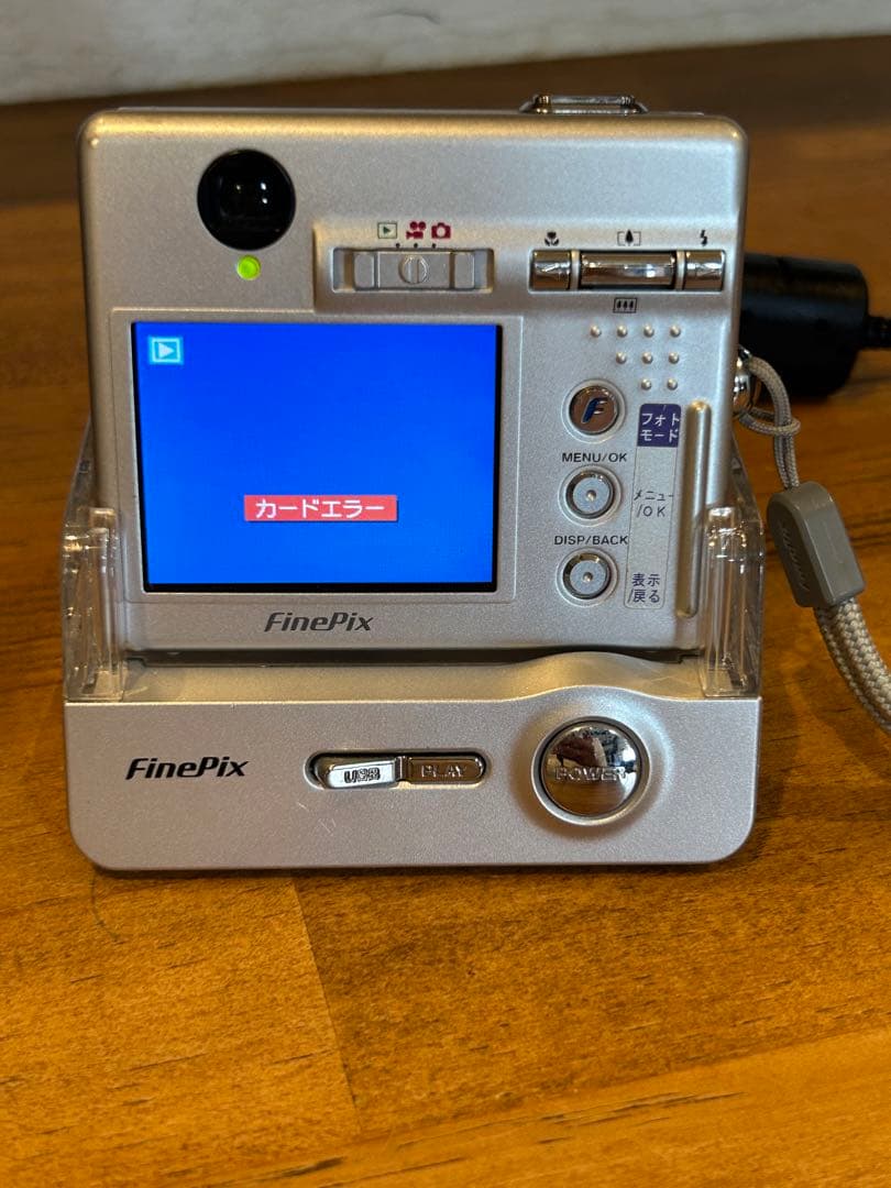FUJIFILM FINEPIX F440 デジカメ 動作品　充電スタンド付き