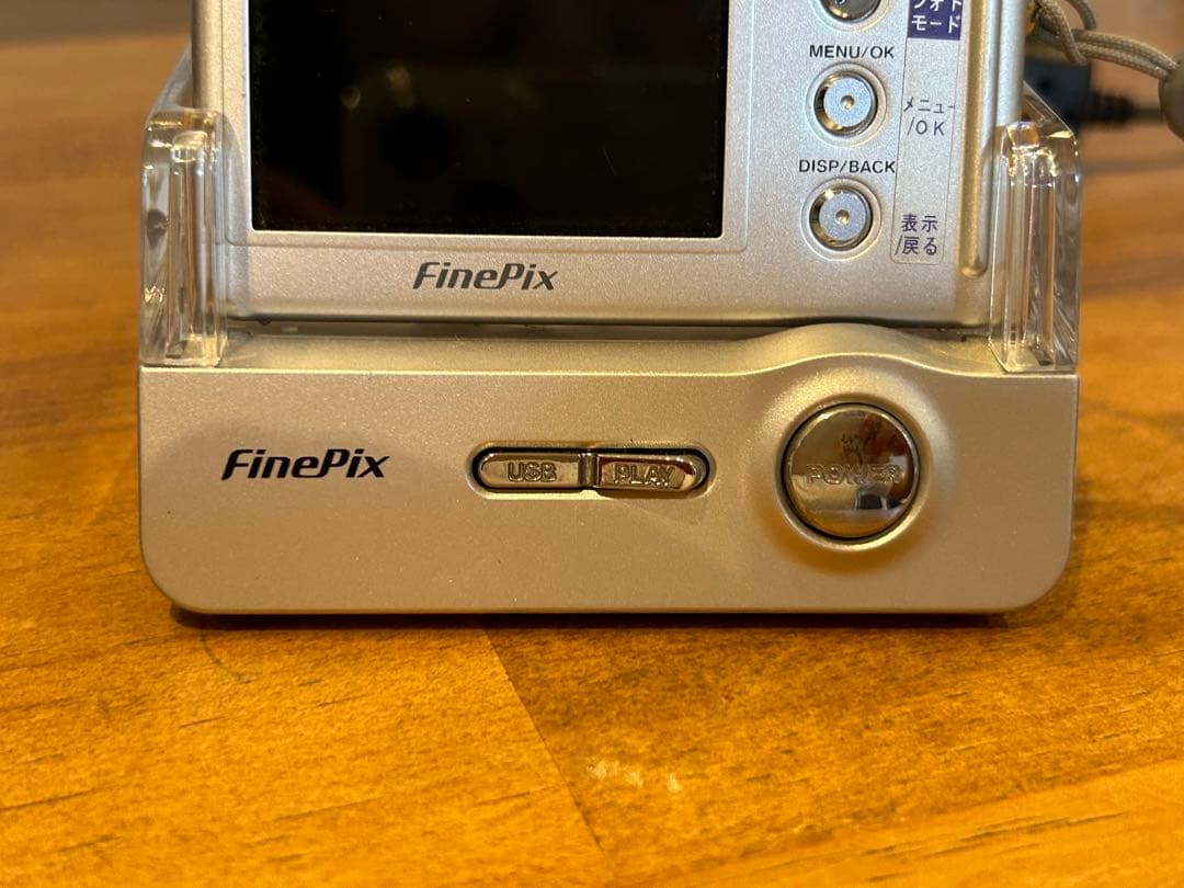 FUJIFILM FINEPIX F440 デジカメ 動作品　充電スタンド付き