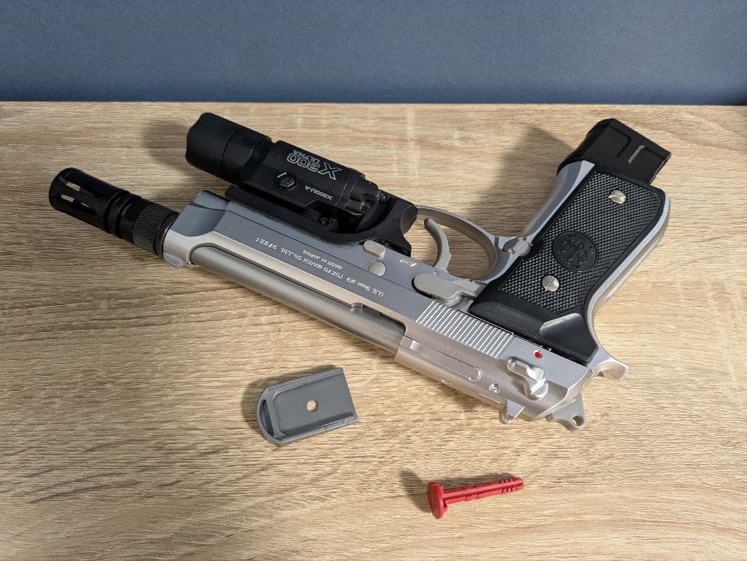 未使用　M92F　シルバー　エアコキ　10禁　東京マルイ　カスタム品