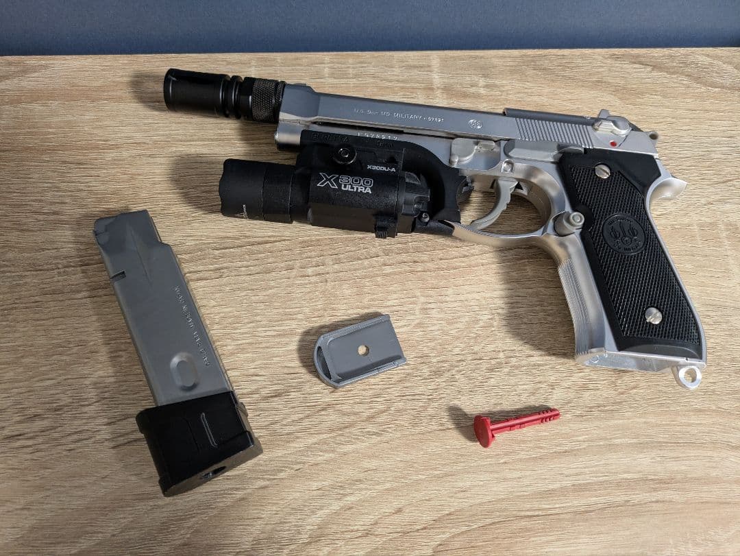 未使用　M92F　シルバー　エアコキ　10禁　東京マルイ　カスタム品