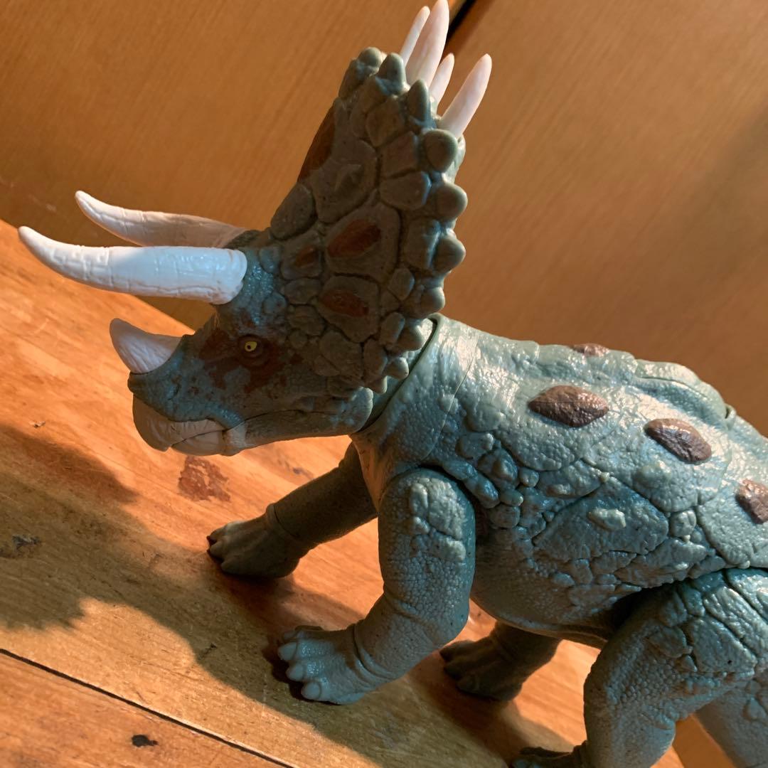 ジュラシックワールド　ビックアクション　恐竜フィギュア2体
