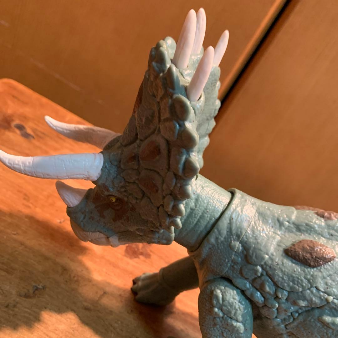 ジュラシックワールド　ビックアクション　恐竜フィギュア2体