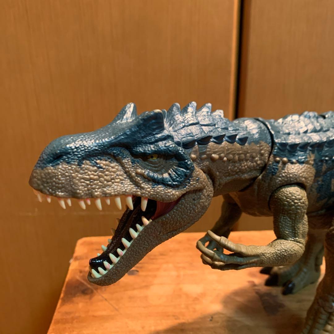 ジュラシックワールド　ビックアクション　恐竜フィギュア2体