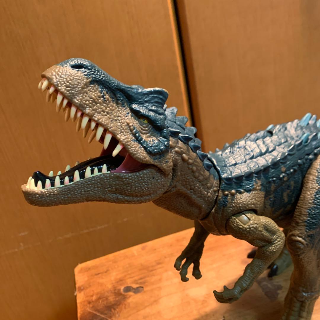 ジュラシックワールド　ビックアクション　恐竜フィギュア2体