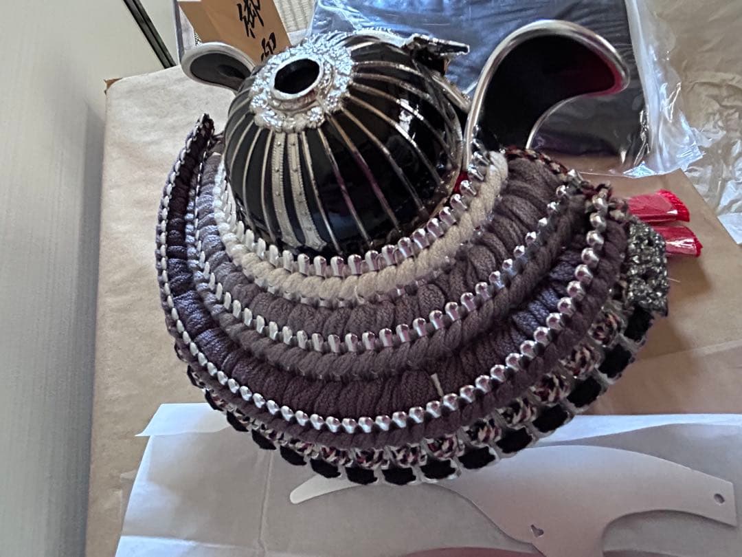 五月人形 豪華な金属製 黒銀