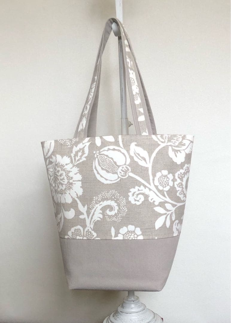ベージュ花プリントの大きめバケツ型ショルダーバック