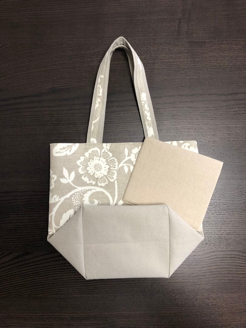 ベージュ花プリントの大きめバケツ型ショルダーバック