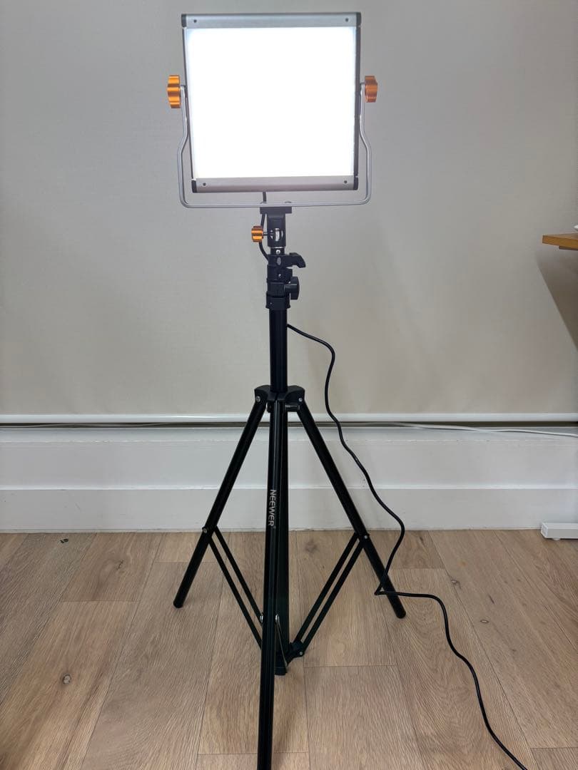 NEEWER LEDビデオライト 三脚付き