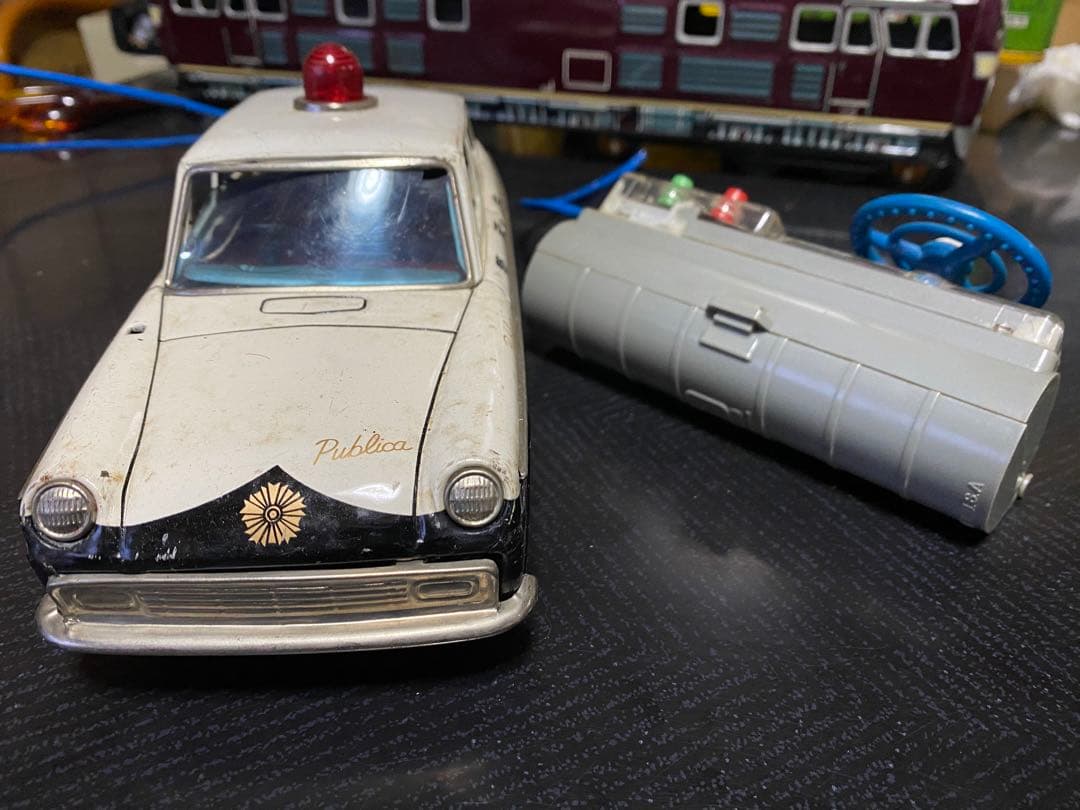 期間限定値下げ　ブリキ製　トヨタ　パプリカ　警視庁パトカー