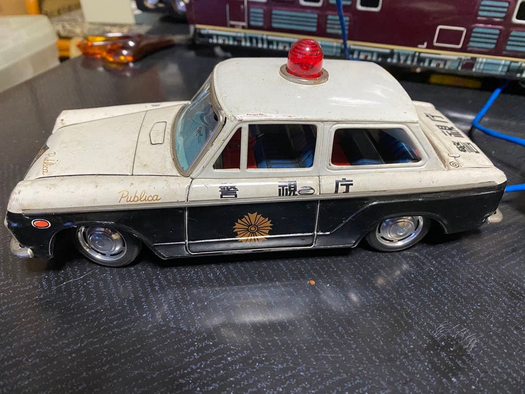 期間限定値下げ　ブリキ製　トヨタ　パプリカ　警視庁パトカー