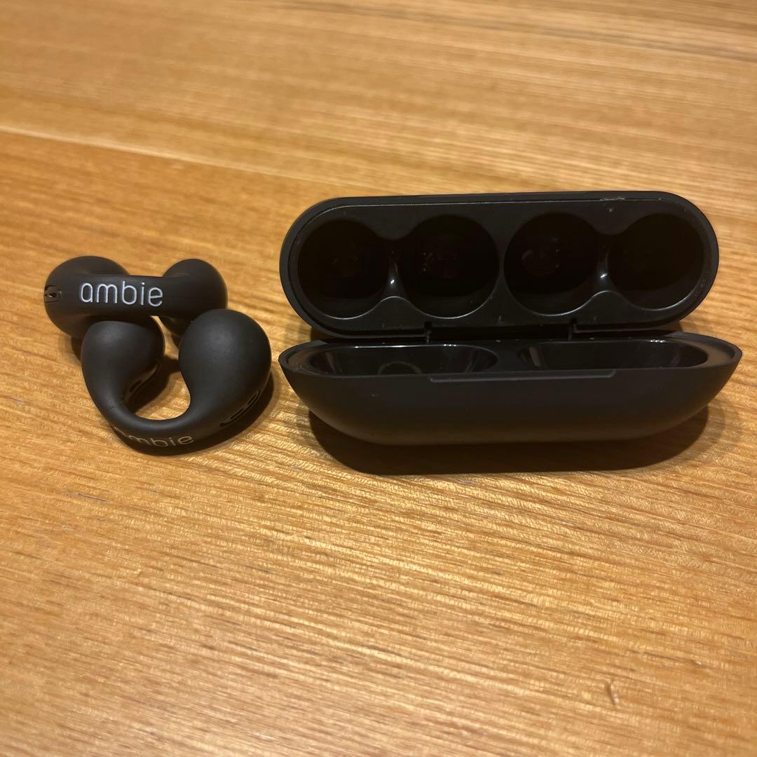 ambie ワイヤレスイヤフォン 充電ケース付き　レザーカバー付き