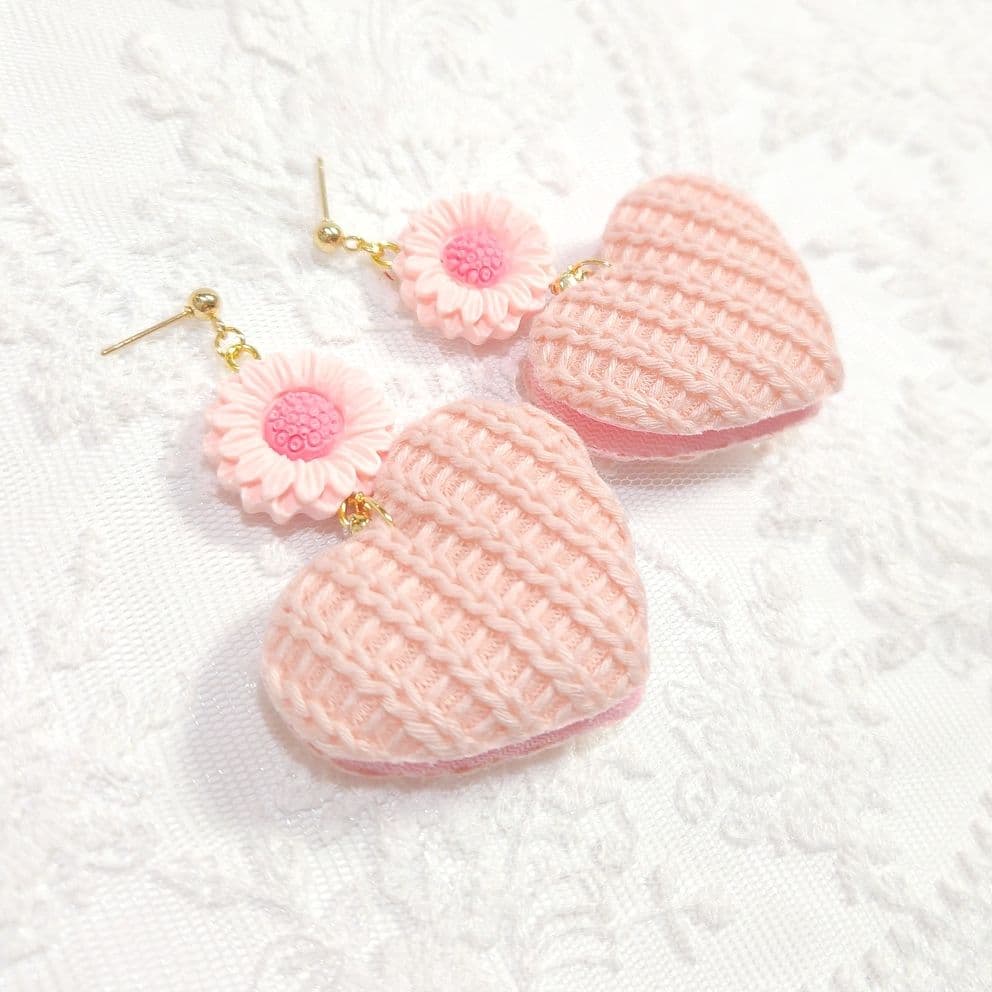 春カラー♡ピンクのフラワーと編み込みニット大ぶりハートのピアス♡