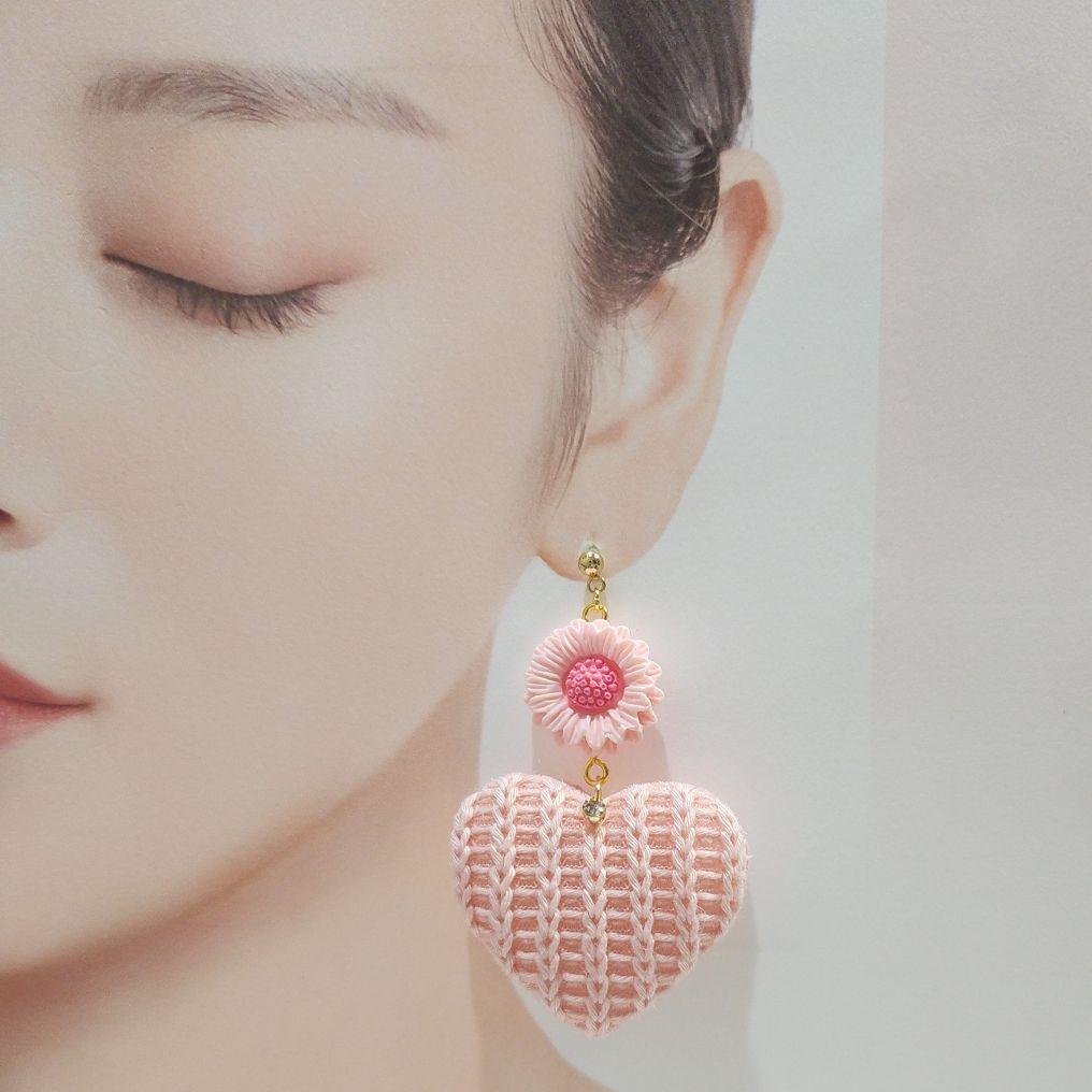 春カラー♡ピンクのフラワーと編み込みニット大ぶりハートのピアス♡