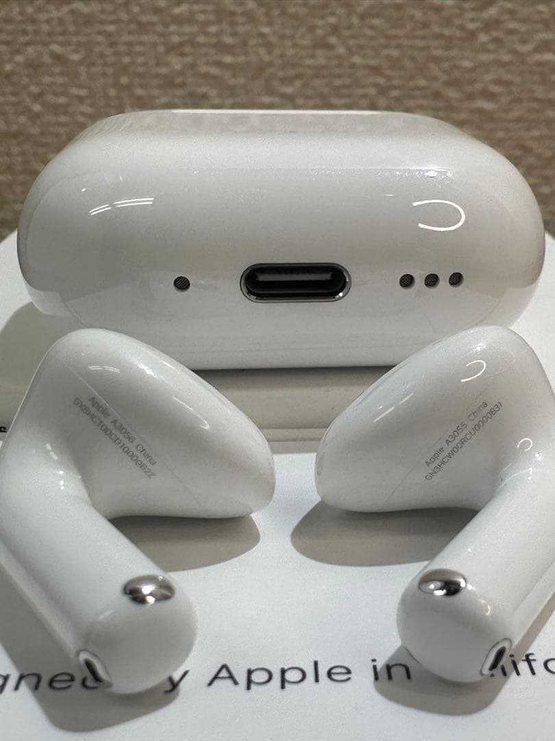 【美品】AirPods 4 ANC搭載モデル MXP93J/A 9RHDY