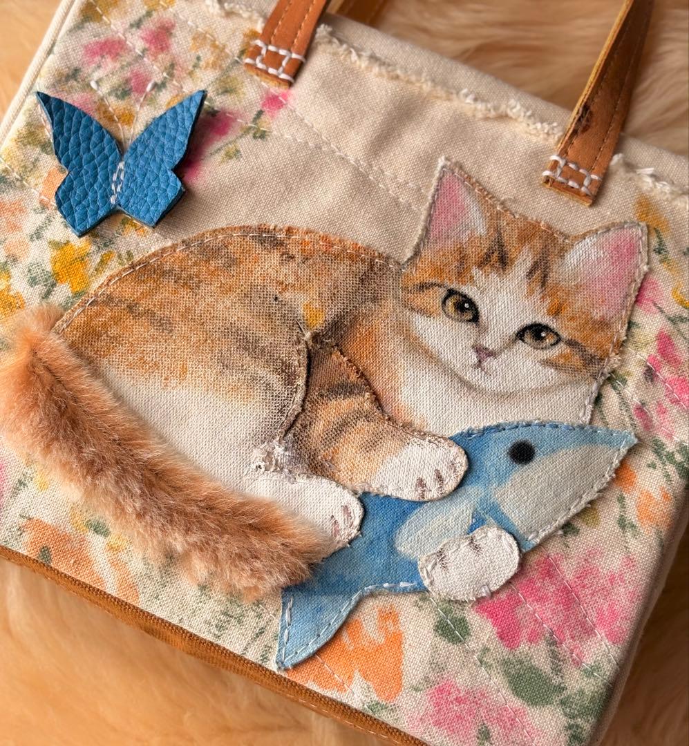 (手づくり)\"たわむれネコと宝物ねこ\"猫のアップリケハンドバッグ